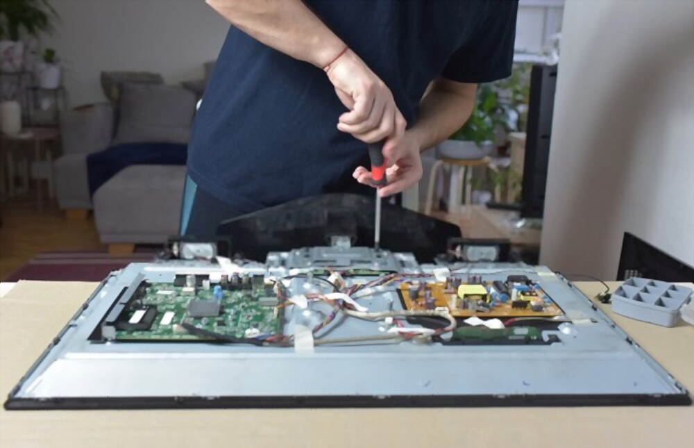 How to Choose the Right TV Repair Technician